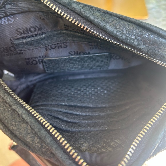 Michael Kors Black pebbled Crossbody Bag with silver chain - Picture 5 of 7